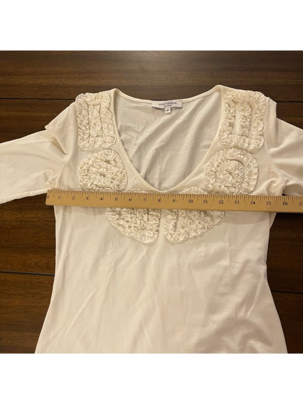 NWOT Anne Fontaine Cream V-Neck 3/4 Sleeve Top Ruched Floral Embellishments 93% - Picture 4 of 10